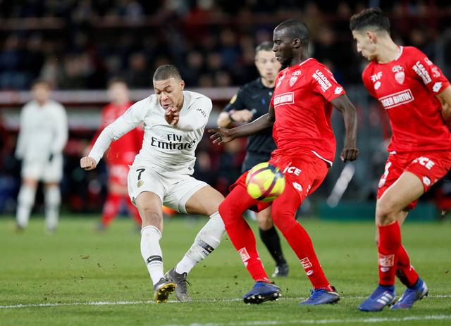  巴黎圣日耳曼强势破门，法甲领头羊位置稳固